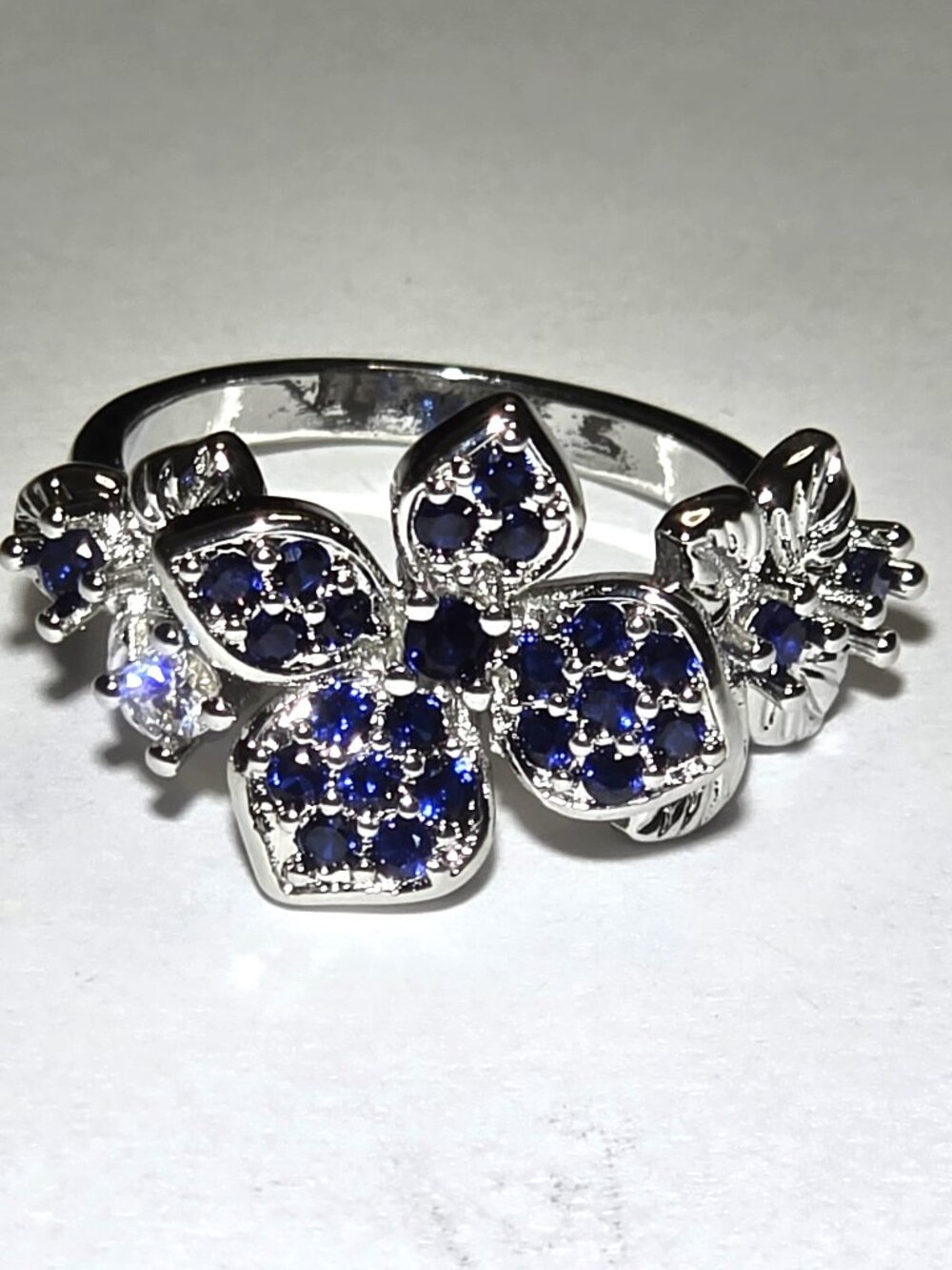 Gorgeous Cubic Zirconia Royal Blue 4 leaf clover 925 Silver Filled Ring Size 7